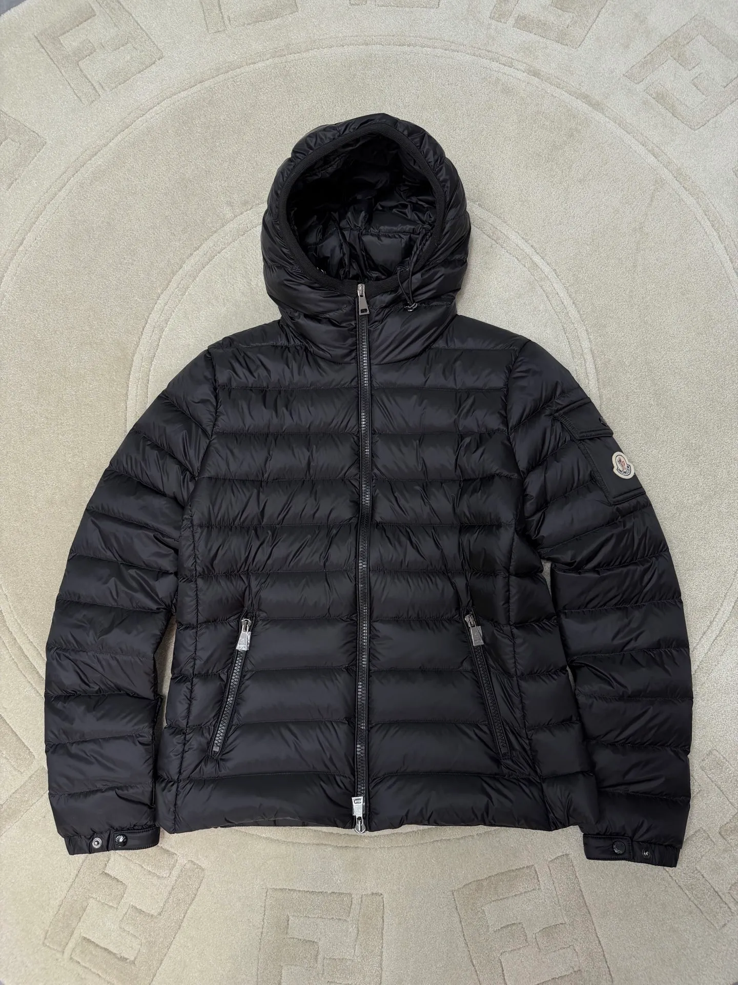 moncler New Arrival BLES 90 New Arrival Classic ！ ， ，Versatile 。 Sizes：12345 ：Black、White、Green